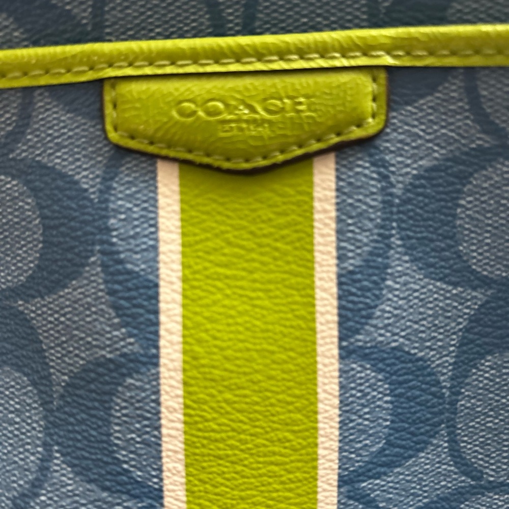 Stylish Blue and Green Crossbody Bag - Picture 9 of 15
